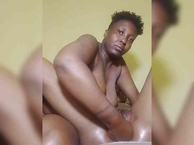 MissLunaa, live webcam girl, age 21, from KENYA, streaming now, anaal spelen, kontvingeren