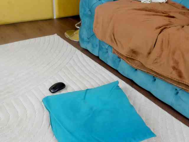 AlennaLust, live webcam girl, age 46, from PLEASURETOWN, streaming now, aziatische massage, ballikken