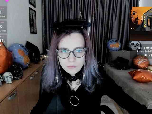 MiniLussiya, live webcam girl, age 23, from UKRAINE, streaming now, pijpbeurt, camshow
