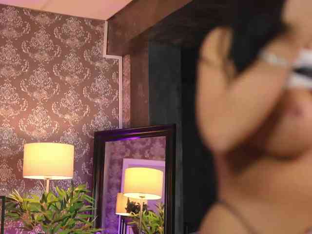 LeylaSaint, live webcam girl, age 27, from EUROPE, streaming now, pijpbeurt, camshow