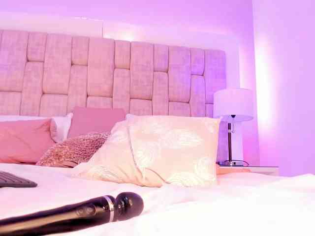MarieLennox, live webcam girl, age 19, from COLOMBIA, streaming now, pijpen, pijpbeurt