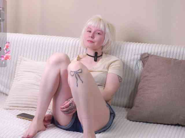 honeyblon, live webcam girl, age 18, from ESTONIA, streaming now, kontvingeren, pijpbeurt