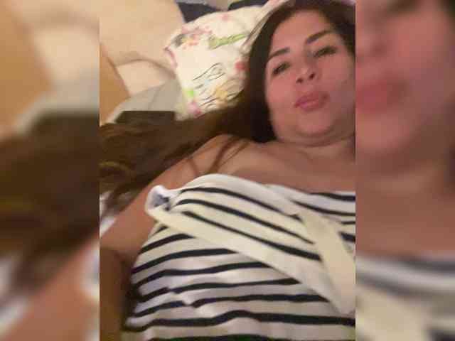 Qlona, live webcam girl, age 32, from COLOMBIA, streaming now, pijpen, camshow