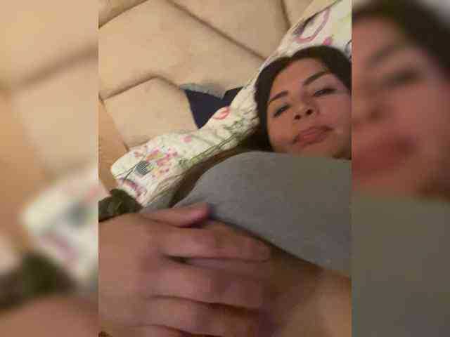 Qlona, live webcam girl, age 32, from COLOMBIA, streaming now, pijpen, camshow