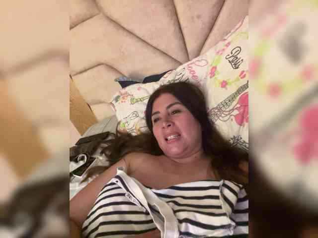 Qlona, live webcam girl, age 32, from COLOMBIA, streaming now, pijpen, camshow