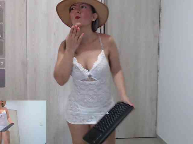 candymilff, live webcam girl, age 38, from COLOMBIA, streaming now, anaal spelen, aziatische massage
