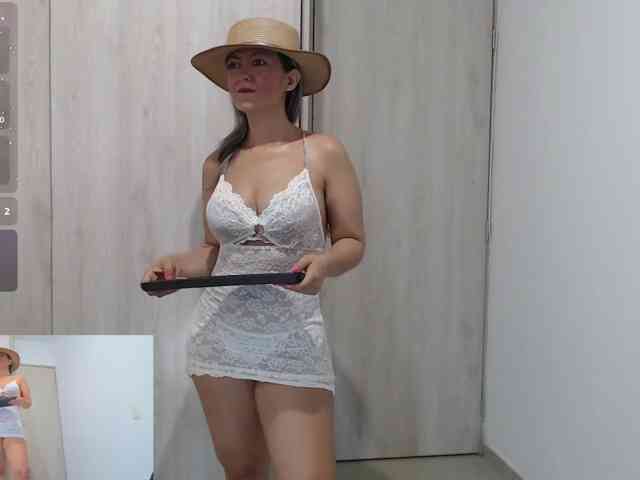 candymilff, live webcam girl, age 38, from COLOMBIA, streaming now, anaal spelen, aziatische massage