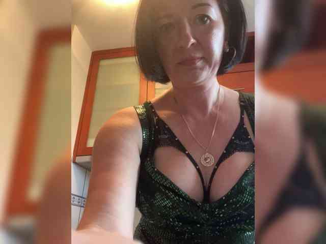 Lola-211, live webcam girl, age 38, streaming now, aziatische massage, chatten
