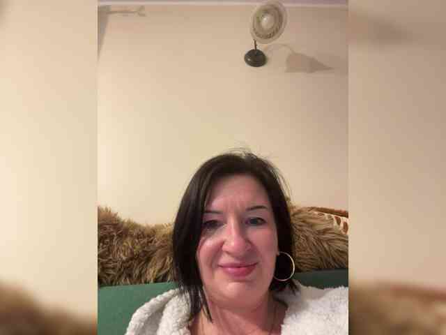 Lola-211, live webcam girl, age 38, streaming now, aziatische massage, chatten
