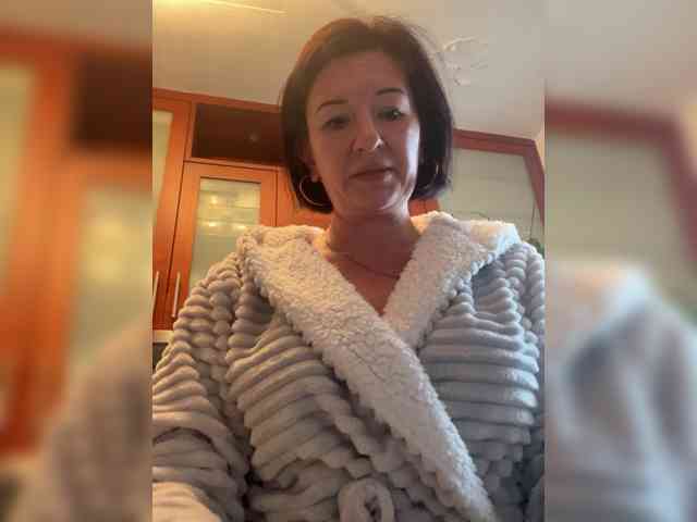 Lola-211, live webcam girl, age 38, streaming now, aziatische massage, chatten