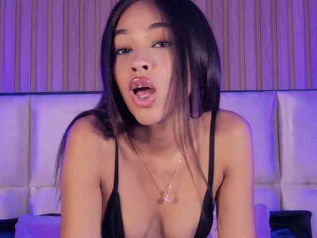 FranchezkaBloom, live webcam girl, age 22, from COLOMBIA, streaming now, ballikken, balzuigen