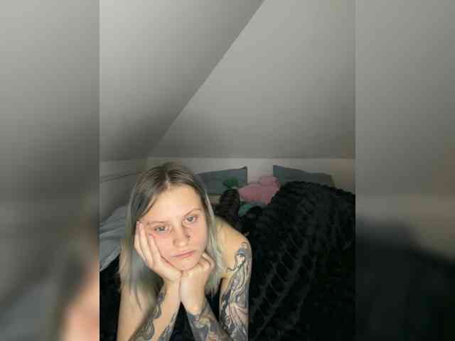 BlueVixen666, live webcam girl, age 20, streaming now, chatten, zaadming