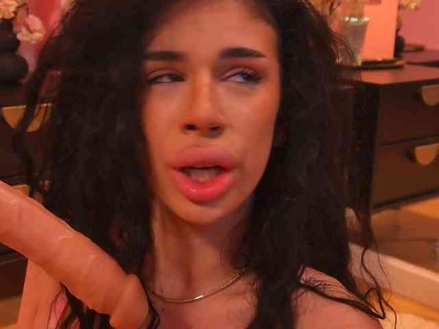ReinaTriana, live webcam girl, age 22, from SPAIN, streaming now, aziatische massage, kontvingeren