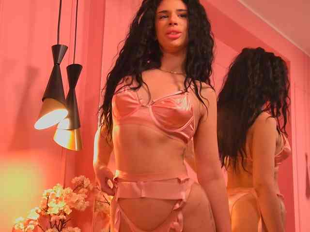 ReinaTriana, live webcam girl, age 22, from SPAIN, streaming now, aziatische massage, kontvingeren