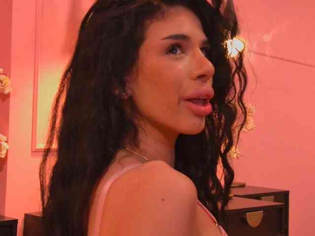 ReinaTriana, live webcam girl, age 22, from SPAIN, streaming now, aziatische massage, kontvingeren