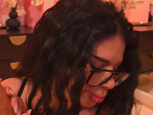 ReinaTriana, live webcam girl, age 22, from SPAIN, streaming now, aziatische massage, kontvingeren
