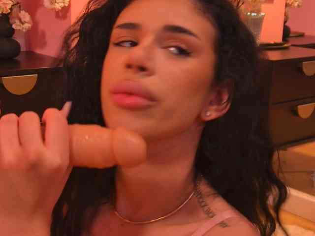 ReinaTriana, live webcam girl, age 22, from SPAIN, streaming now, aziatische massage, kontvingeren