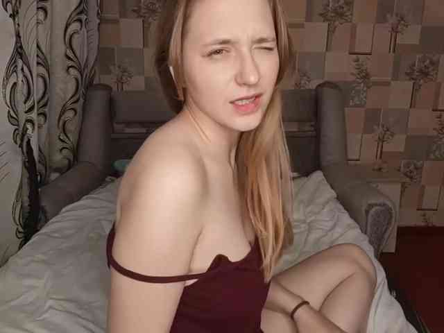 SkyeRosa, live webcam girl, age 18, from HUNGARY, streaming now, anaal spelen, aziatische massage