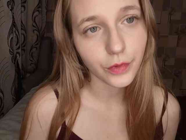 SkyeRosa, live webcam girl, age 18, from HUNGARY, streaming now, anaal spelen, aziatische massage