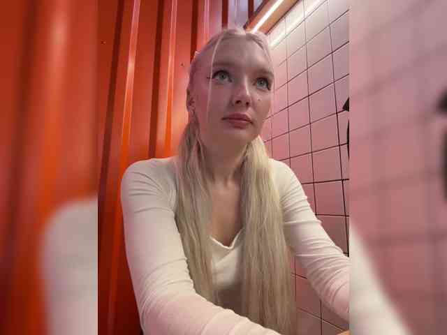 AmmmyInPublic, live webcam girl, age 20, streaming now, ballikken, balzuigen