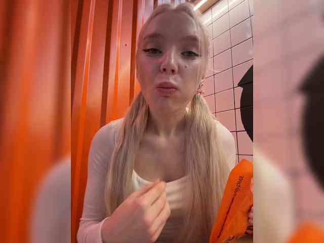 AmmmyInPublic, live webcam girl, age 20, streaming now, ballikken, balzuigen