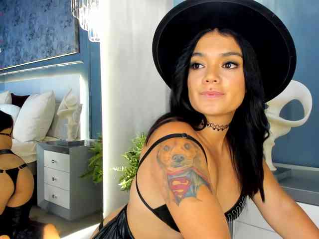 EllaMartin, live webcam girl, age 27, from COLOMBIA, streaming now, camshow, chatten