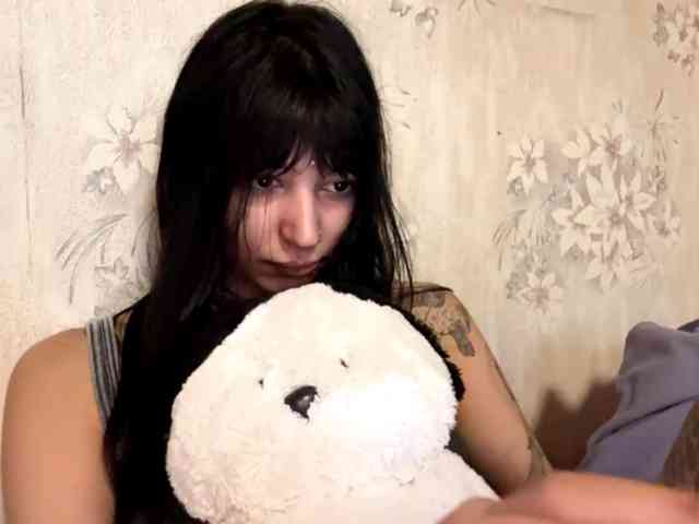 JulissaArnell, live webcam girl, age 18, from LATVIA, streaming now, aziatische massage, pijpen