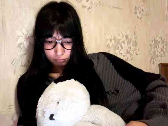 JulissaArnell, live webcam girl, age 18, from LATVIA, streaming now, aziatische massage, pijpen