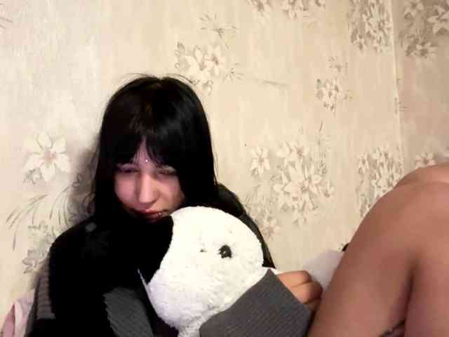JulissaArnell, live webcam girl, age 18, from LATVIA, streaming now, aziatische massage, pijpen