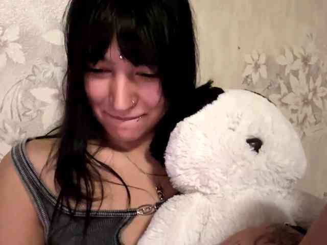 JulissaArnell, live webcam girl, age 18, from LATVIA, streaming now, aziatische massage, pijpen