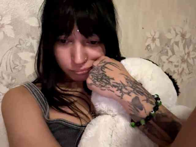 JulissaArnell, live webcam girl, age 18, from LATVIA, streaming now, aziatische massage, pijpen