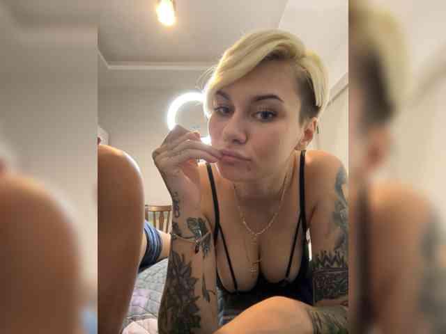 KiraSaint, live webcam girl, age 24, from Украина, streaming now, pijpbeurt, chatten