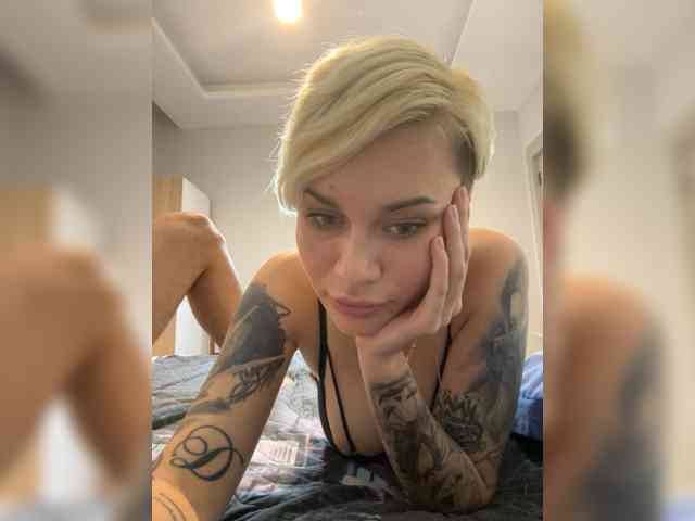 KiraSaint, live webcam girl, age 24, from Украина, streaming now, pijpbeurt, chatten