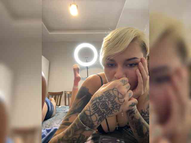 KiraSaint, live webcam girl, age 24, from Украина, streaming now, pijpbeurt, chatten
