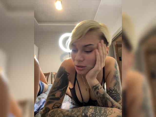 KiraSaint, live webcam girl, age 24, from Украина, streaming now, pijpbeurt, chatten
