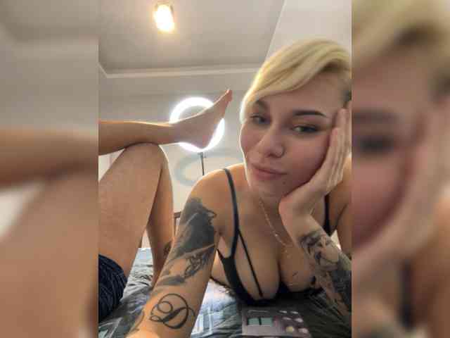 KiraSaint, live webcam girl, age 24, from Украина, streaming now, pijpbeurt, chatten