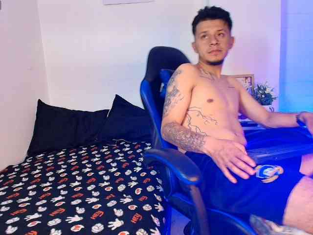 Luxuryloverss, live webcam girl, age 26, from COLOMBIA, streaming now, anaal spelen, aziatische massage