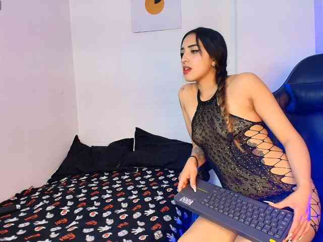 Luxuryloverss, live webcam girl, age 26, from COLOMBIA, streaming now, anaal spelen, aziatische massage