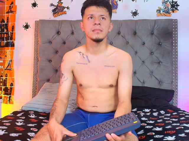 Luxuryloverss, live webcam girl, age 26, from COLOMBIA, streaming now, anaal spelen, aziatische massage
