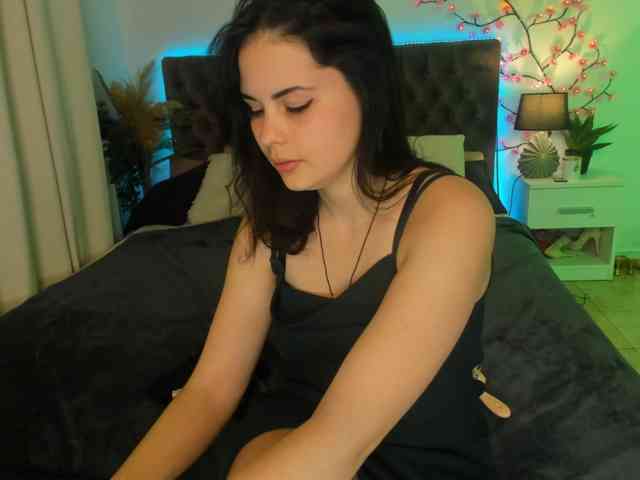 JennaMiu, live webcam girl, age 18, from LATVIA, streaming now, pijpbeurt, camshow