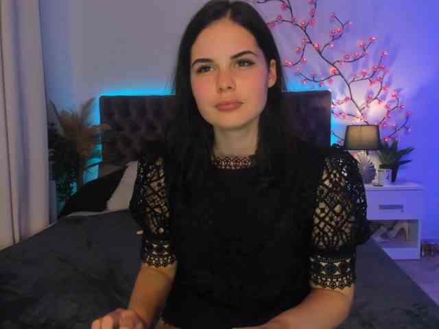 JennaMiu, live webcam girl, age 18, from LATVIA, streaming now, pijpbeurt, camshow