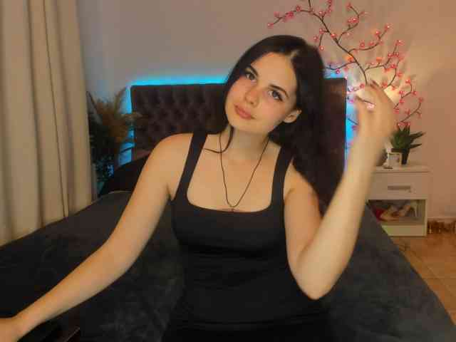 JennaMiu, live webcam girl, age 18, from LATVIA, streaming now, pijpbeurt, camshow