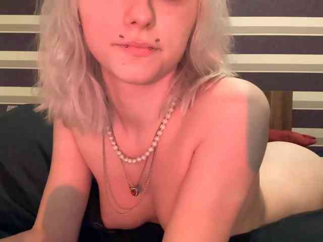 PaleSuccubus, live webcam girl, age 18, from POLAND, streaming now, anaal spelen, kontlikken