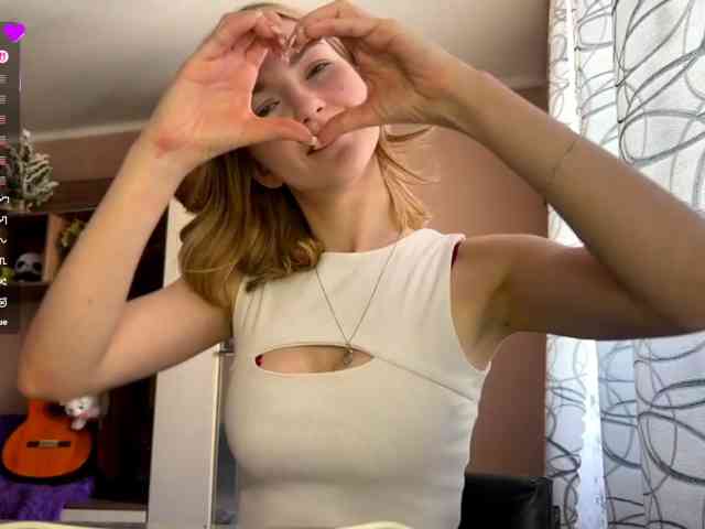 princessaurora, live webcam girl, age 20, from LATVIA, streaming now, pijpen, pijpbeurt