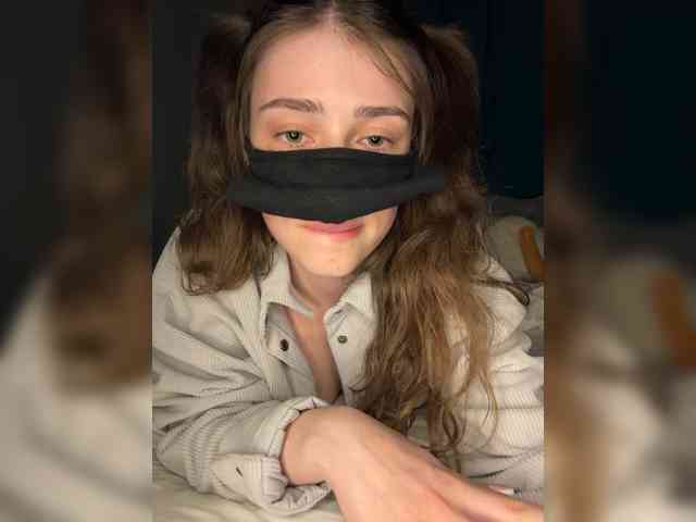 Lovely-eyes, live webcam girl, age 19, streaming now, pijpbeurt, zaad in de mond