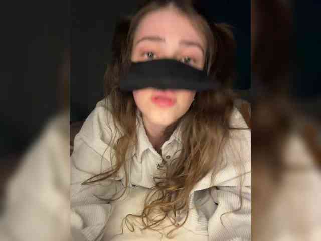 Lovely-eyes, live webcam girl, age 19, streaming now, pijpbeurt, zaad in de mond