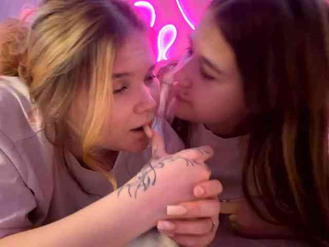 PinkyBabies, live webcam girl, age 18, from CZECH REPUBLIC, streaming now, anaal spelen, kontneuken