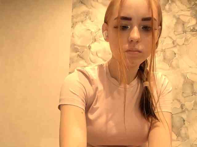 AlyssaGronert, live webcam girl, age 18, from POLAND, streaming now, anaal spelen, kontneuken