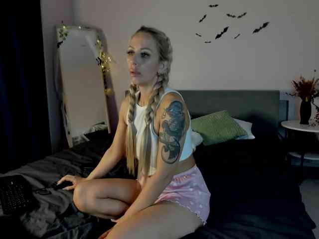 ValerieCherry, live webcam girl, age 37, from LATVIA, streaming now, balzuigen, pijpbeurt