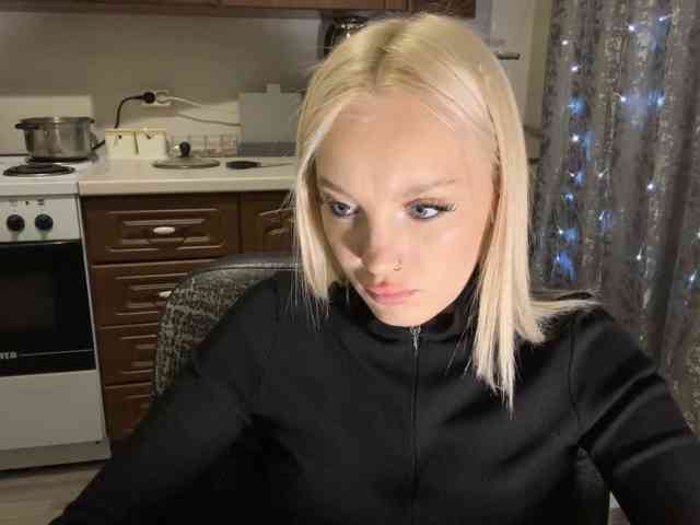 ivyamour, live webcam girl, age 18, from POLAND, streaming now, dansen, deepthroat